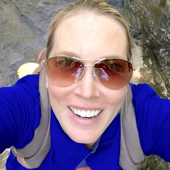 Meet your Posher, Jennifer - Picture 2 of 3